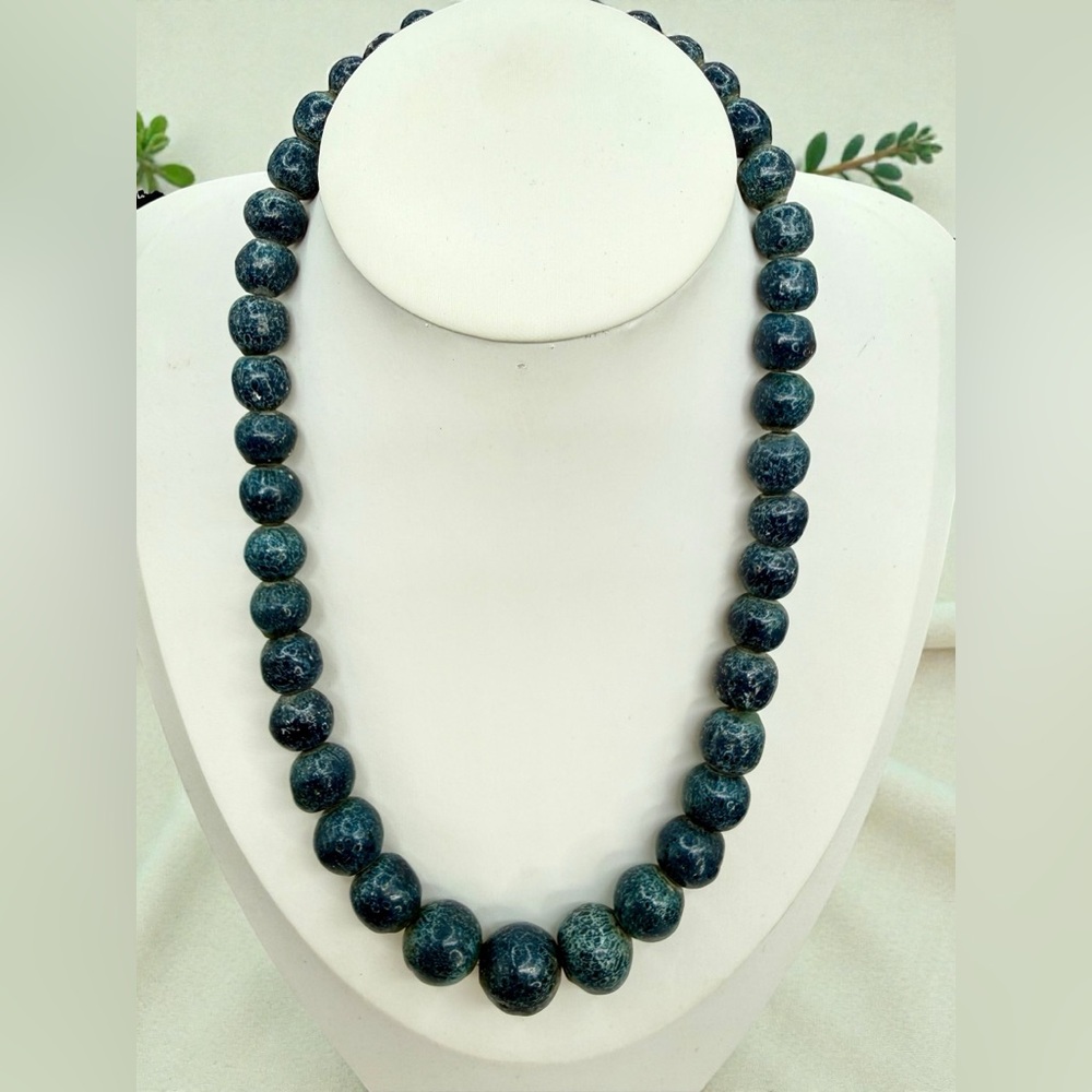 Vintage Blue Sponge Coral Graduated Necklace 16” Barrel Clasp 53.6g - Picture 3 of 17